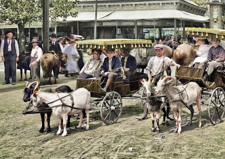 zobrazit detail historického snímku: Kočár pro děti.