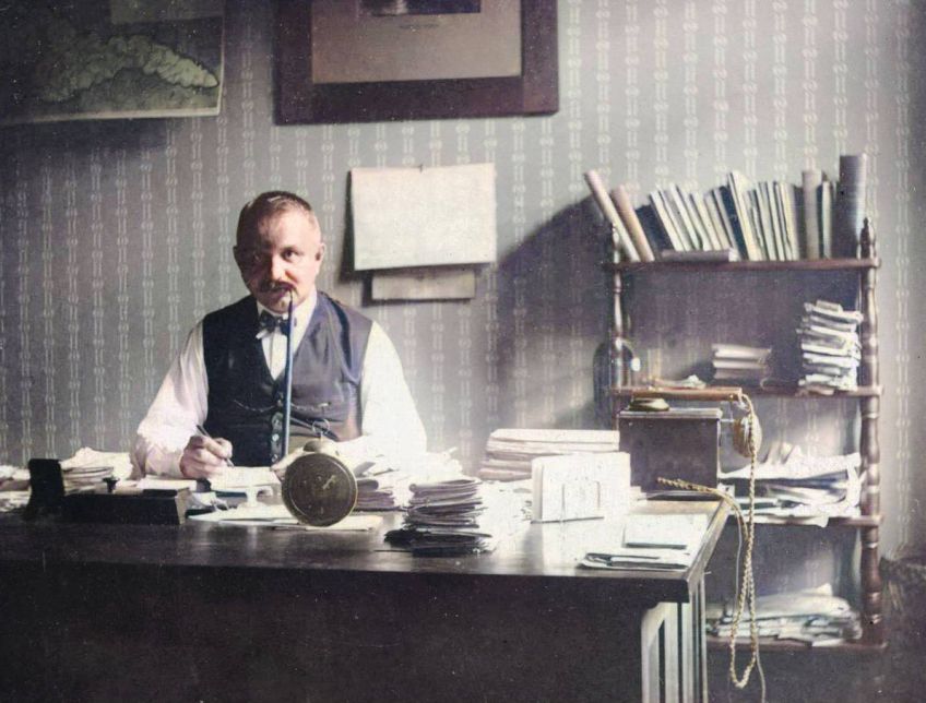 Rok 1933: Šéf pražské kriminálky: krize udělala z úředníků zloděje a ženám přinesla emancipaci: Myslíte, že velká nouze dokáže v době krize přivést…