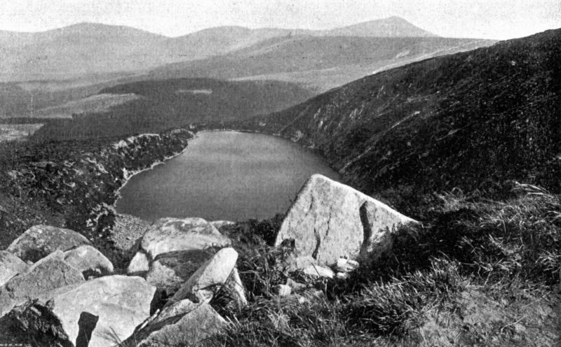 zobrazit detail historického snímku: Velké (černé) jezero se Sněžkou.