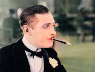 Rok 1922: Historický návod na umění správně kouřit cigarety: Kouření rozhodně není zdravý zvyk, který lze…