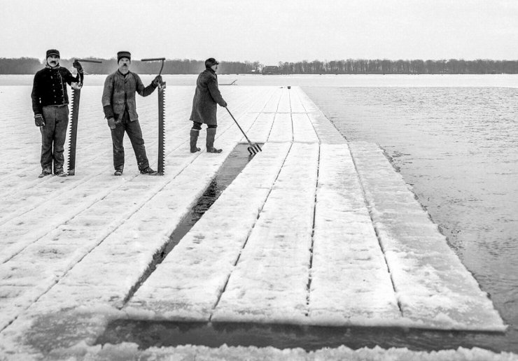 zobrazit detail historického snímku: Led.