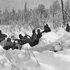 Naši dobrovolníci ve sněhových zákopech na kungurské frontě v zimě 1918.
