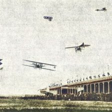 Výjev z prvních aeronautických závodů v Remeši. — Současný let osmi aeroplanů.