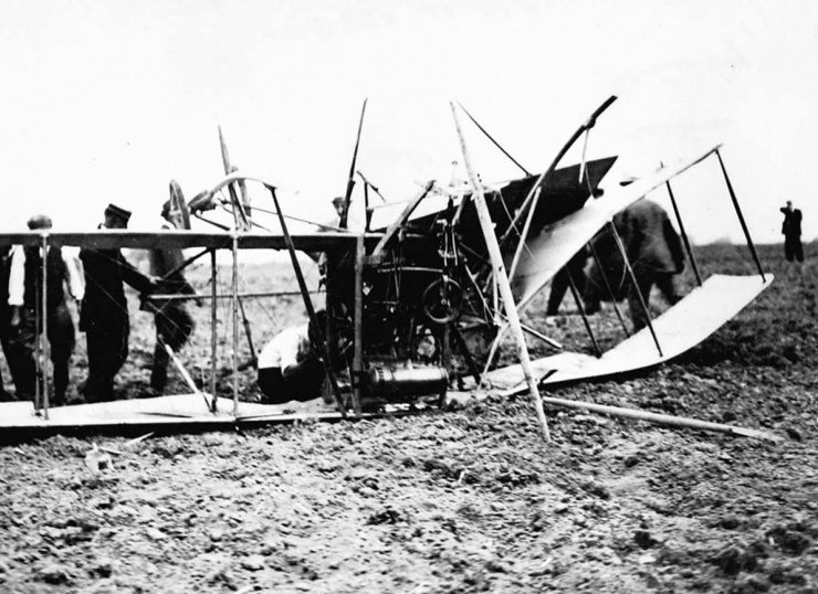 zobrazit detail historického snímku: Nehoda aeroplanu.