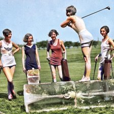 kolorovaná fotografie Ledové osvěžení na golfu.