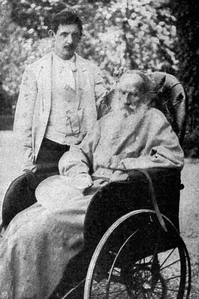 zobrazit detail historického snímku: Hrabě Lev N. Tolstoj se svým lékařem.