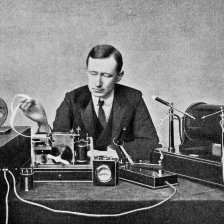 Vynálezce Guglielmo Marconi.