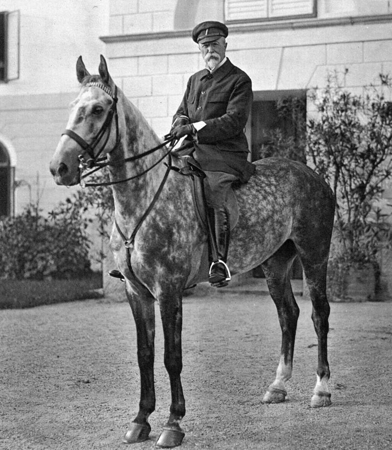 zobrazit detail historického snímku: Tomáš Garrigue Masaryk na koni.