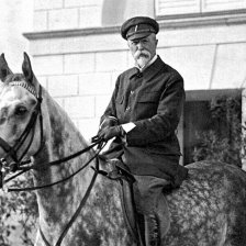 Tomáš Garrigue Masaryk na koni.