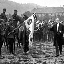 President Masaryk a gen. Janin přehlížejí pražskou posádku r. 1920.