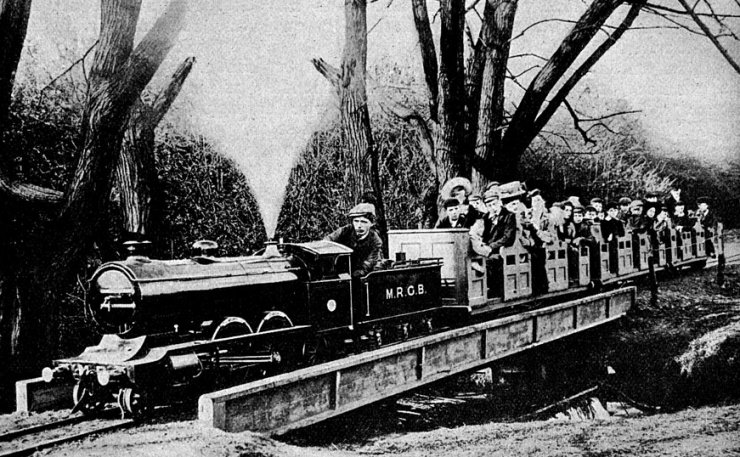 zobrazit detail historického snímku: Miniaturní železnice.