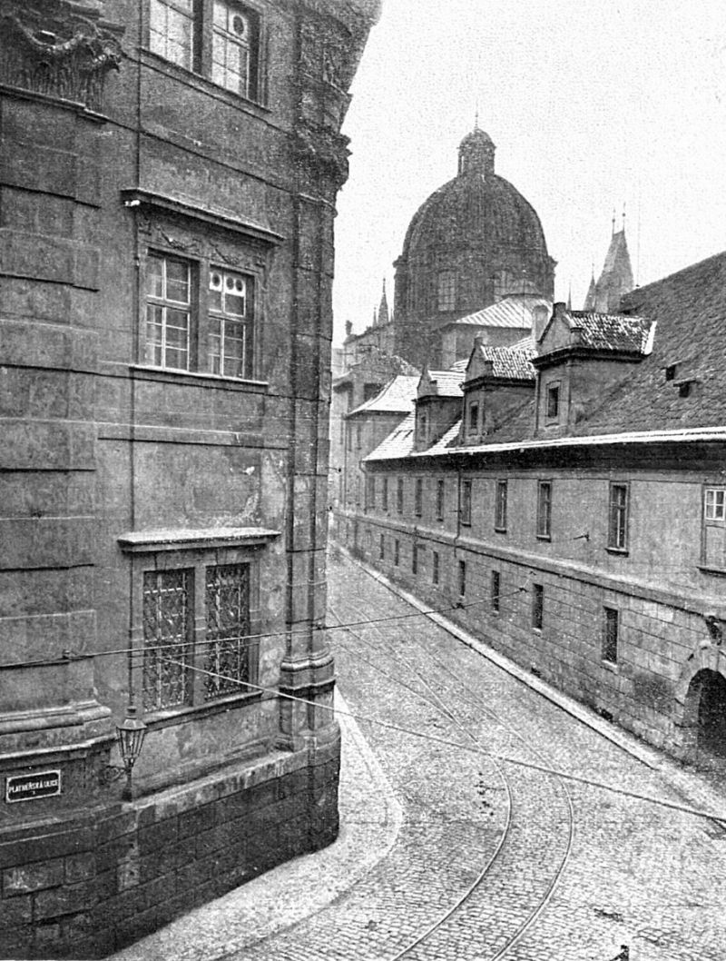 zobrazit detail historického snímku: Křižovnická ulice.