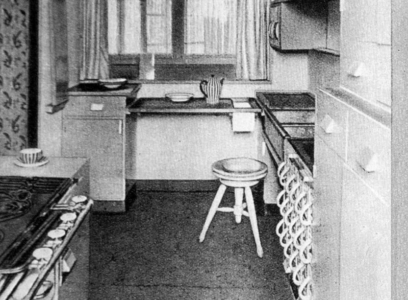 zobrazit detail historického snímku: Moderní kuchyně.