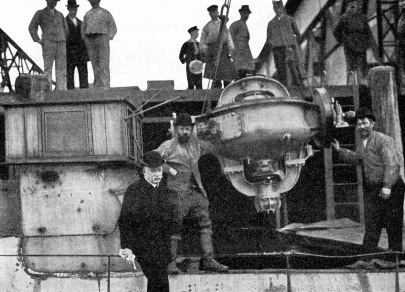 zobrazit detail historického snímku: Schlick-ův lodní setrvačník proti mořské nemoci.