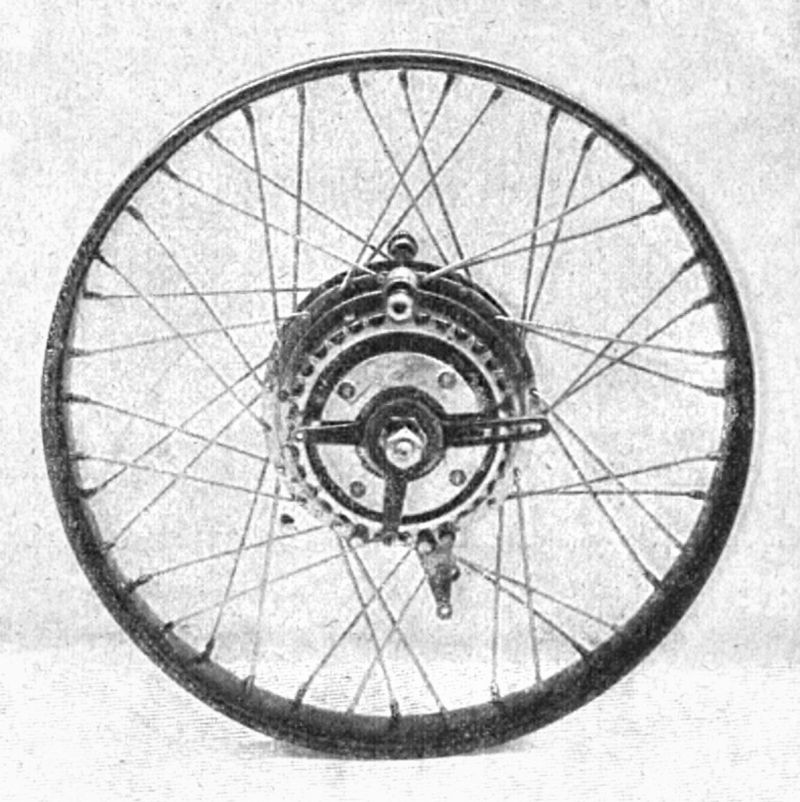 zobrazit detail historického snímku: Zadní kolo tricyklu.