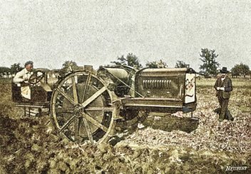 zobrazit detail historického snímku: Českomoravská továrna na stroje Praha, Motorový pluh 32 HP.