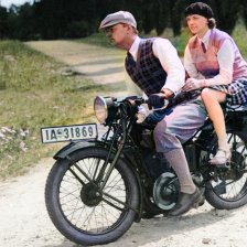 Rok 1927: Těžké rozhodnutí: je motorka lepší než kolo?