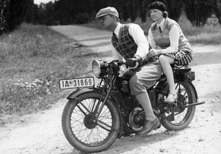 zobrazit detail historického snímku: Motocykl Zündapp.