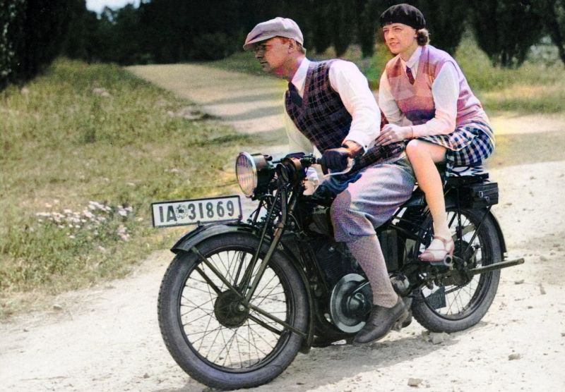 zobrazit detail historického snímku: Motocykl Zündapp.