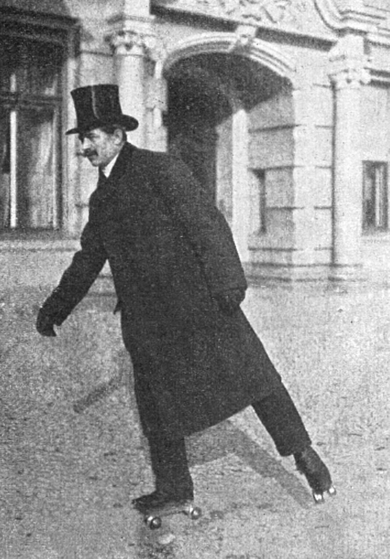 zobrazit detail historického snímku: Po dlážděni — na bruslích.