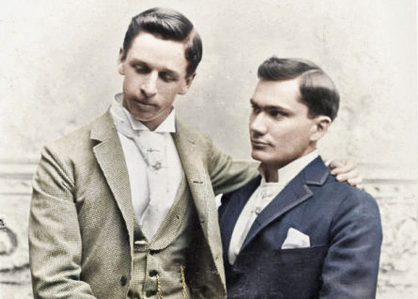 Rok 1934: Brutální zátah Adolfa Hitlera proti homosexuálům mezi jeho přívrženci: Před příchodem Adolfa Hitlera k moci bylo Německo k…