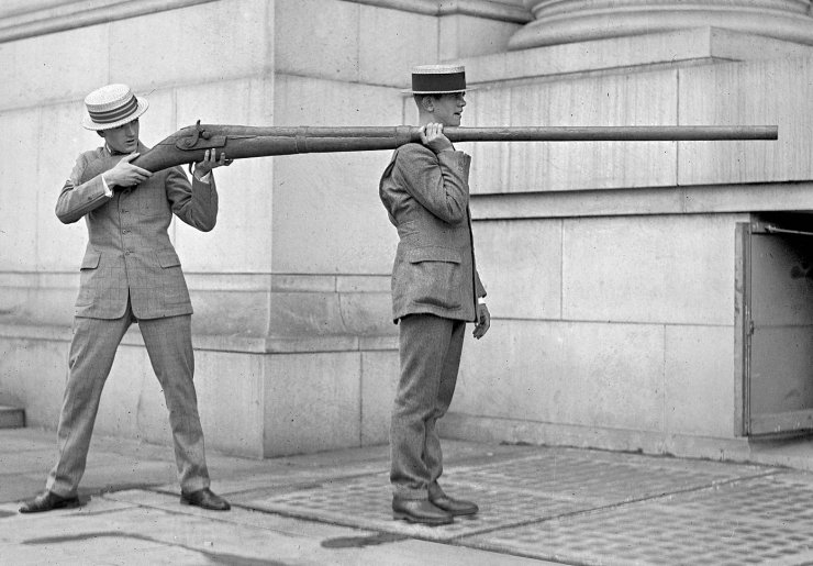 zobrazit detail historického snímku: Velká zbraň.