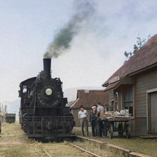 kolorovaná fotografie Vlak v nádraží