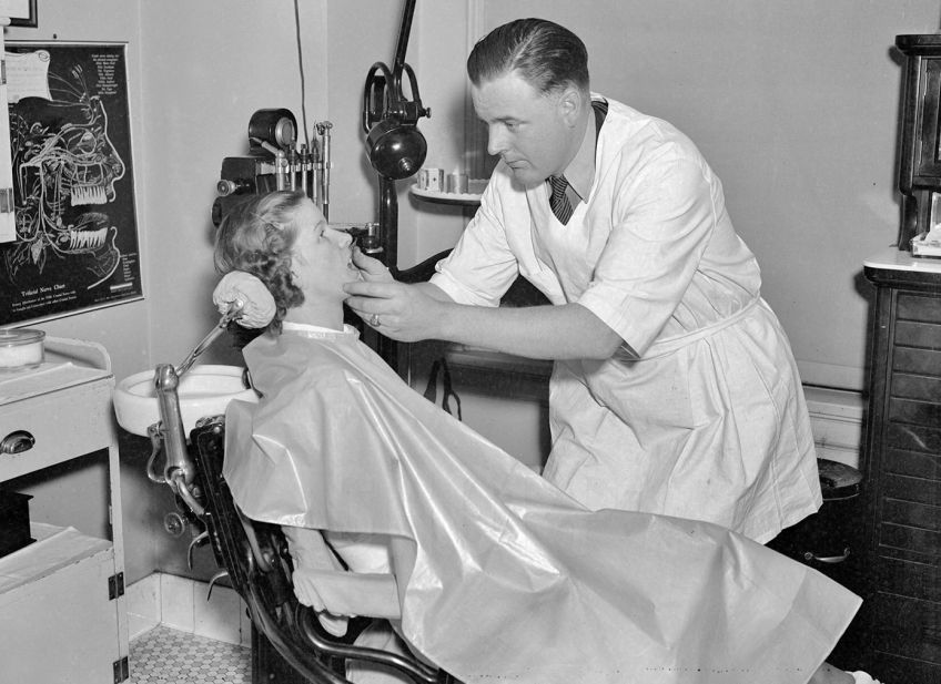 Kde panovala móda modrých a černých zubů? Kde panovala móda modrých a černých zubů?: Reklamy nás dnes přesvědčují, že zuby mají být…