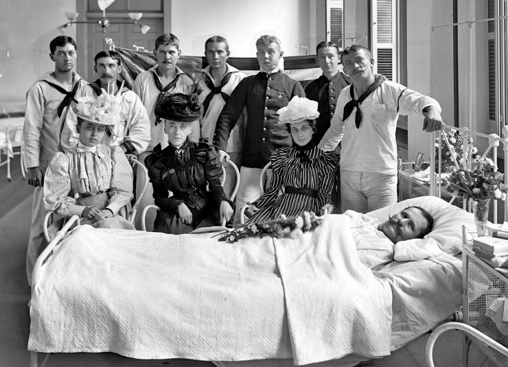 zobrazit detail historického snímku: V nemocnici.