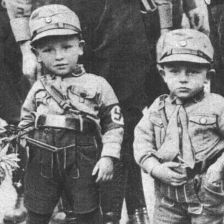 Malí »křižáci« v uniformě.
