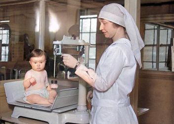 zobrazit detail historického snímku: Dítě v nemocnici.
