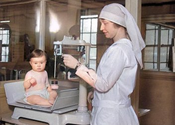 zobrazit detail historického snímku: Dítě v nemocnici.