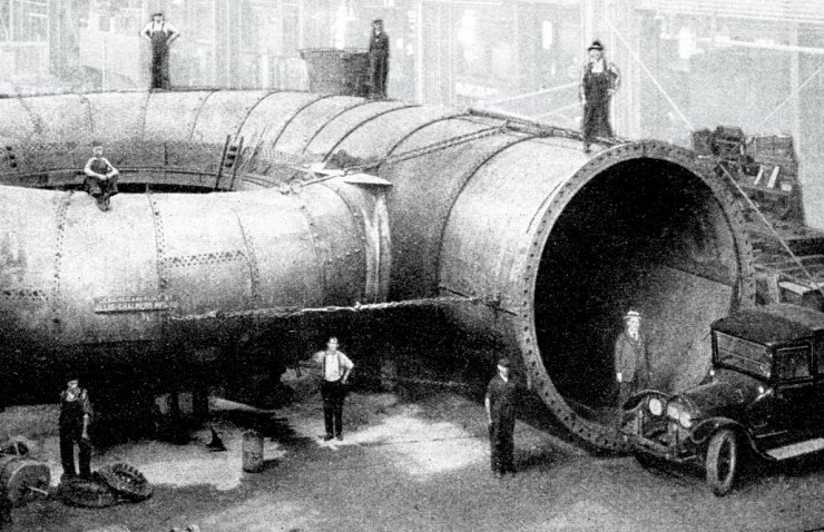 zobrazit detail historického snímku: Plechová skříň spirální turbiny Francisovy.