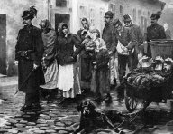 Jaký byl život nejchudších obyvatel velkoměst za dob Rakousko-Uherska: Článek a obraz z roku 1905 vám přiblíží, jak…