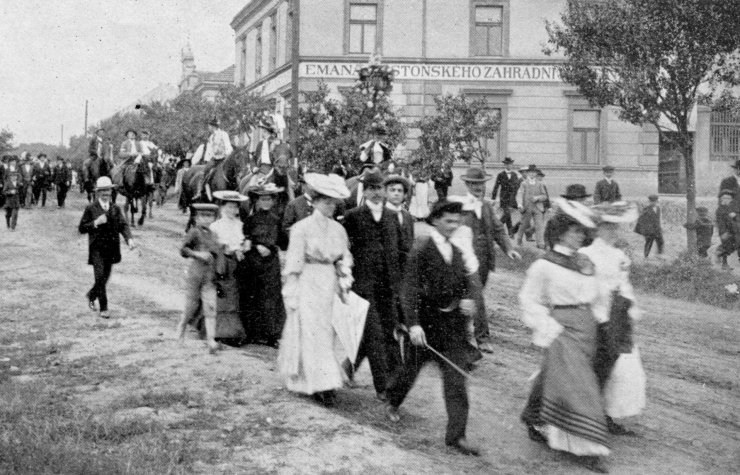 zobrazit detail historického snímku: Nedělní „vpád žižkovanů“ do Strašnic.