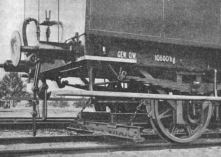 zobrazit detail historického snímku: Gericke-ův přístroj pro zamezení vysmeknutí vlaku z kolejí.