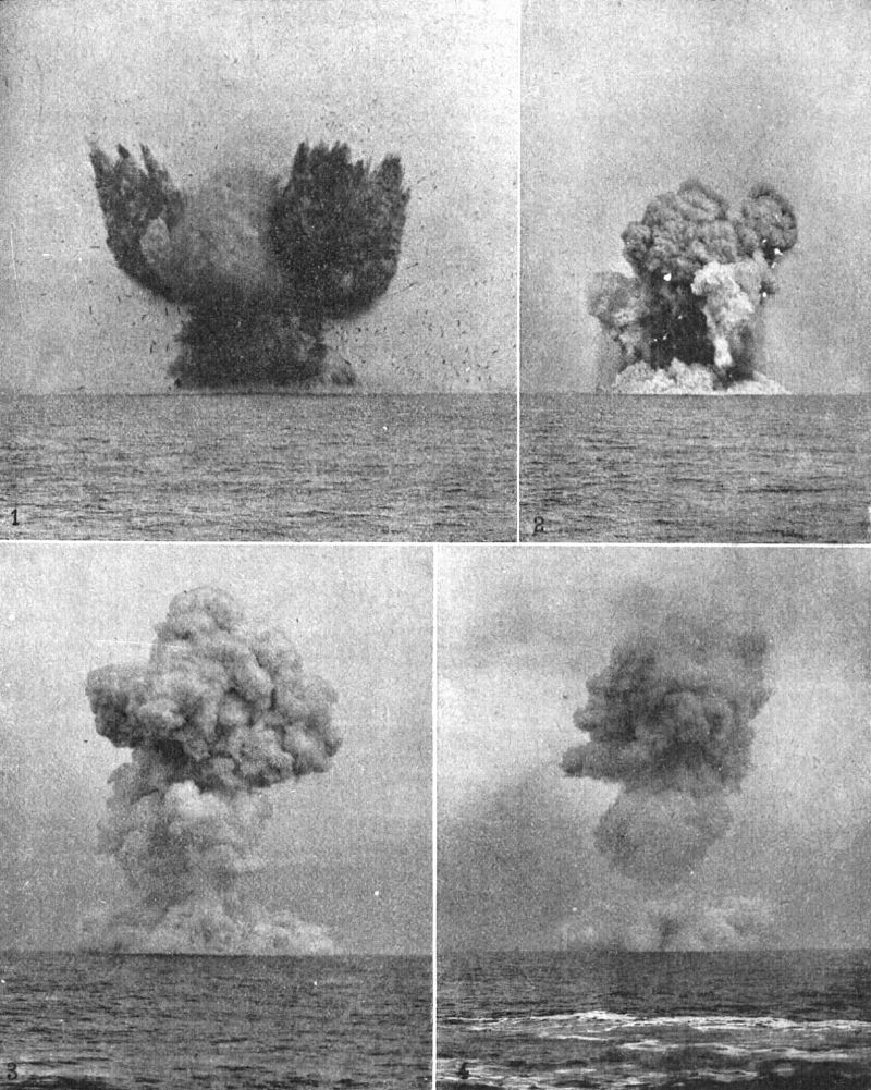 zobrazit detail historického snímku: Čtyři fáze výbuchu lodi „Mystery“.