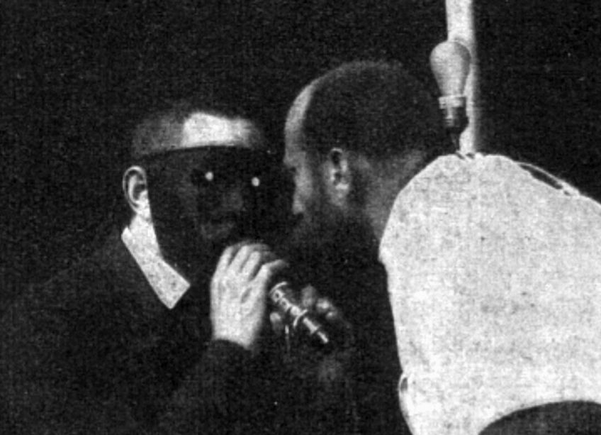 Maska na maškarní ples nebo lékařské vyšetření?: Lékařská věda někdy kráčí křivolakými cestičkami.…