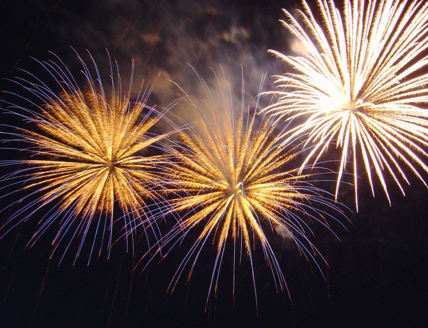 Rok 1893: Revoluční elektrický ohňostroj, kde efekty místo raket a pyrotechniky vytváří jen elektřina: Patříte mezi fanoušky klasických ohňostrojů plných…