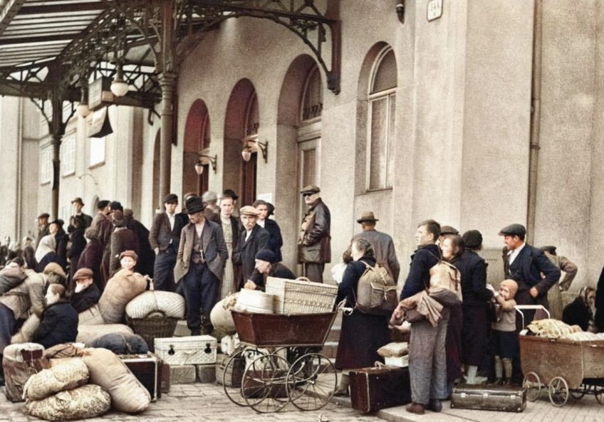 Rok 1938: Humanitární katastrofa způsobená Mnichovem a vlna solidarity na pomoc uprchlíkům z pohraničí Rok 1938: Humanitární katastrofa způsobená Mnichovem a vlna solidarity na pomoc uprchlíkům z pohraničí: Po vyhlášení Mnichovské dohody musely tisíce lidí…