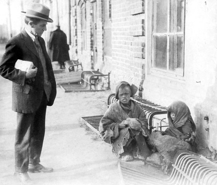 zobrazit detail historického snímku: Opuštěné děti v Rusku.