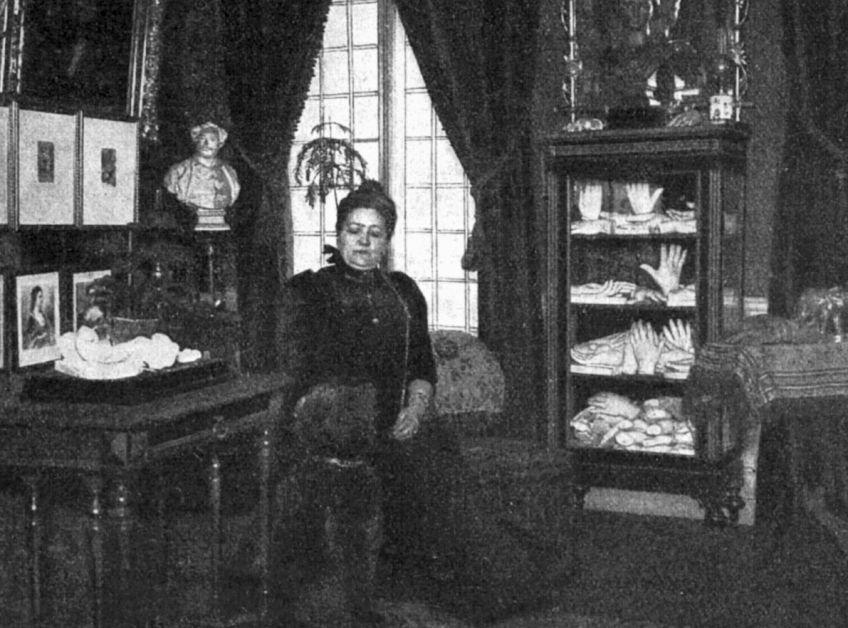 Co vše dokázala předpovědět legendární věštkyně Madame de Thèbes? Co vše dokázala předpovědět legendární věštkyně Madame de Thèbes?: Věříte na věštění budoucnosti? Pařížská věštkyně…