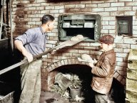 Rok 1932: Chléb, který přivedl celou vesnici na mizinu: Čerstvý a doma upečený chléb chutná nejlépe....