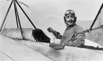 Pilot Adolphe Pégoud. - klikněte pro zobrazení detailu