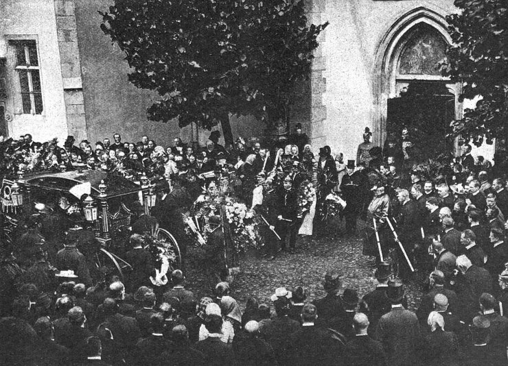 zobrazit detail historického snímku: Pohřeb prince Karla V. Schwanzenberka v Třeboni.