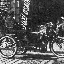 Novinka v pražském poštovnictví —  motorový vůz na svážení psaní.