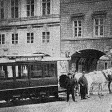 retro fotografie »Poslední mohykán« pražské tramwaye koňské.