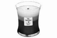 Luxusní svíčky Woodwick a Yankee Candle už jen stěží připomenou první  lojové svíčky (PR): Svíčky urazily dlouhou cestu – od praktických…