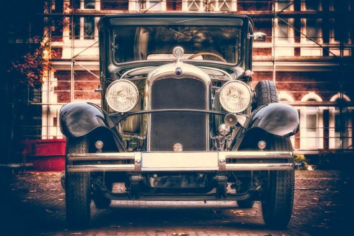 Historický automobil. - klikněte pro zobrazení detailu