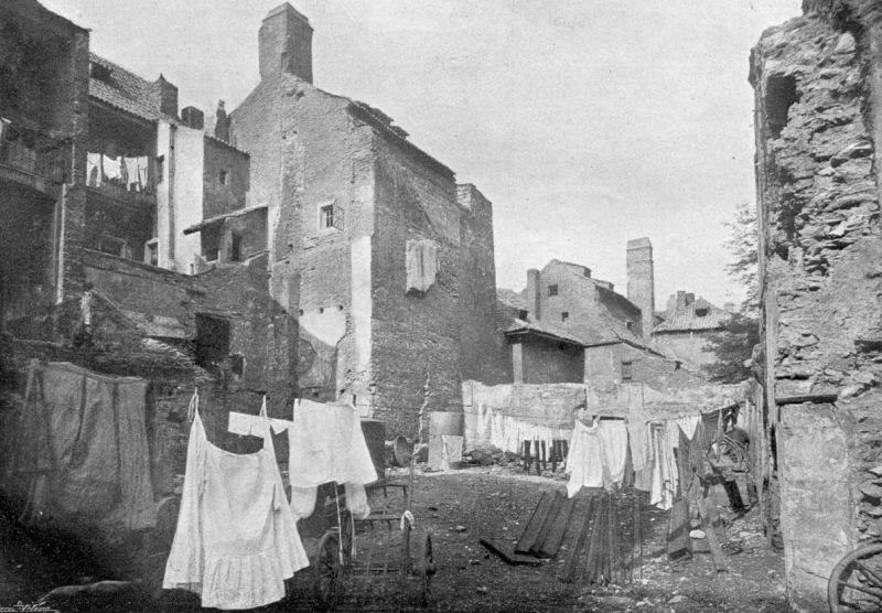 zobrazit detail historického snímku: Poslední fragmenty ghetta.